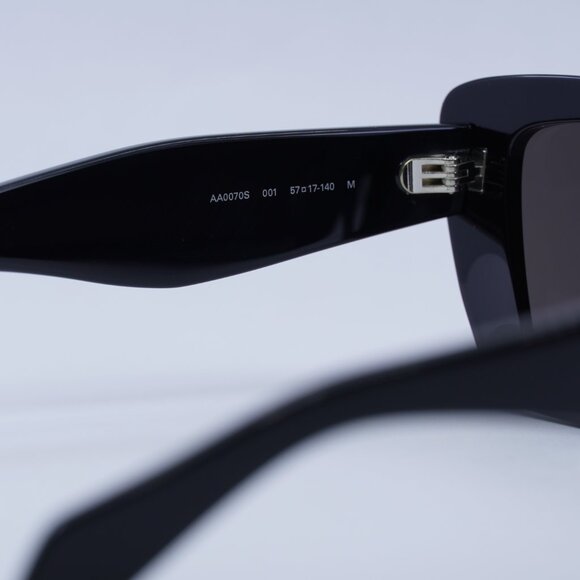 🕶️ New Azzedine Alaïa AA0070S 001 Sunglasses - Black Frame, Grey Lenses - Picture 6 of 11